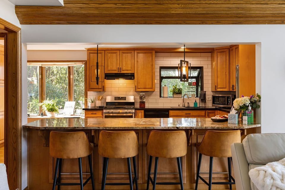Kitchen bar 
