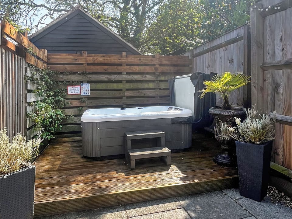 Hot tub | Barwick Retreat, Bawdeswell