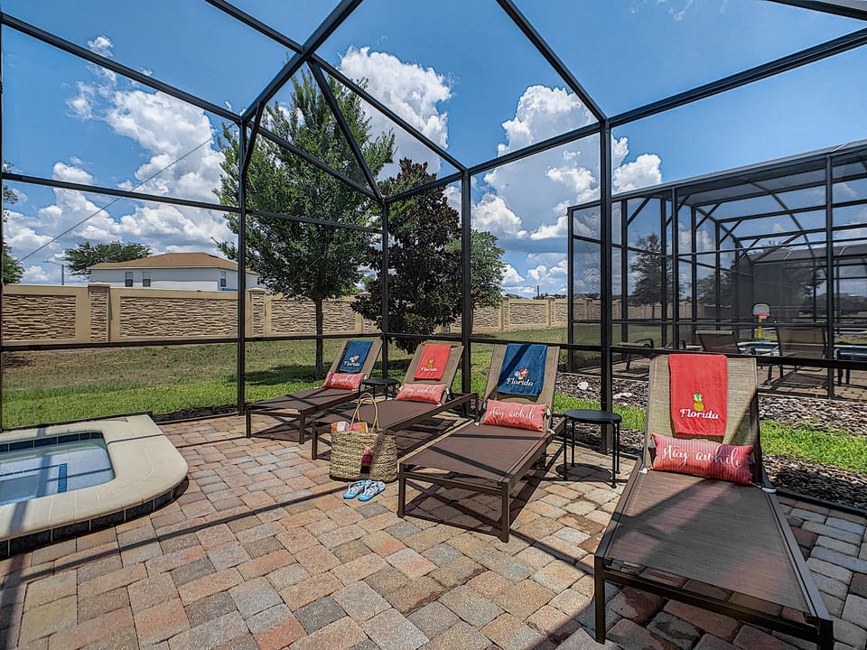 4 Loungers