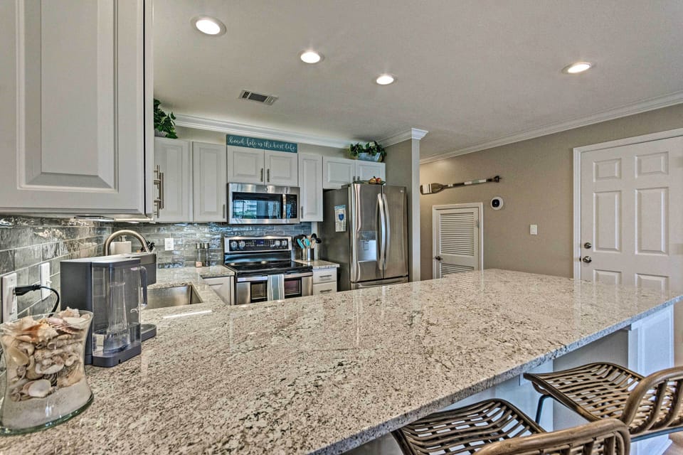 Kitchen | Fully Equipped w/ Cooking Basics