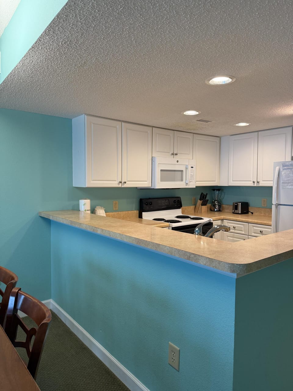 Kitchen with Full Size Appliances