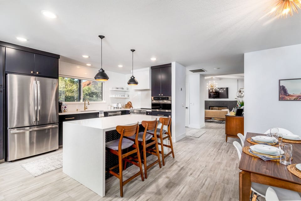 Open concept kitchen, light and bright 