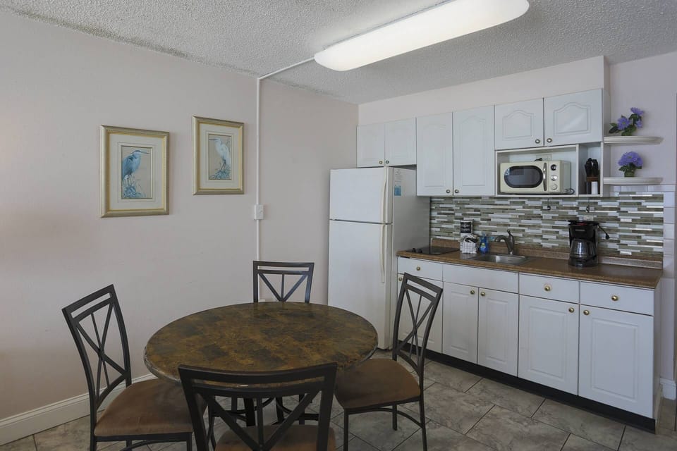 Kitchenette with Seating for Four