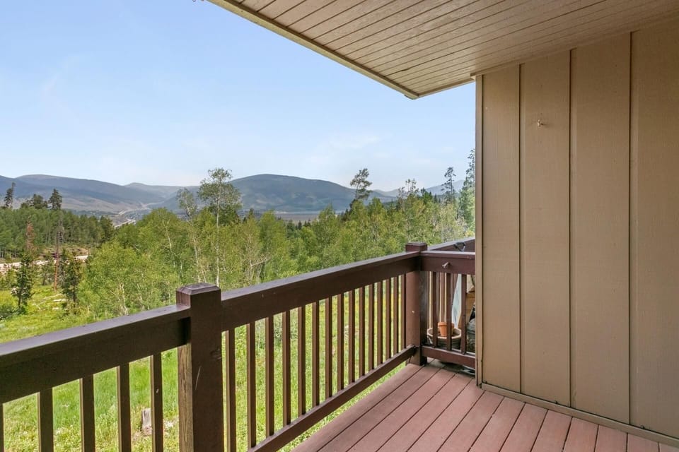 Magnificent Views Of The Continental Divide From Your Deck
