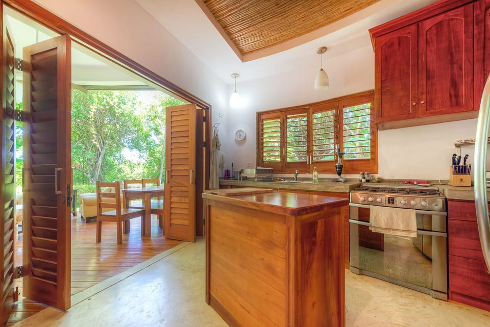 Kitchen opposite view 