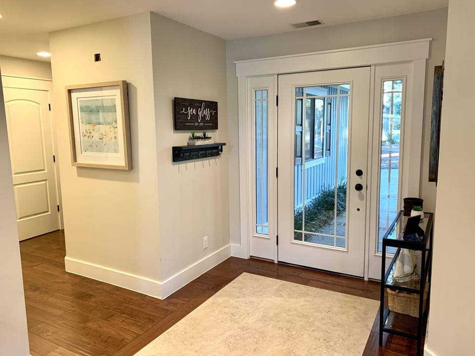 Spacious entryway, easy for wheelchairs and strollers. Easy unloading.
