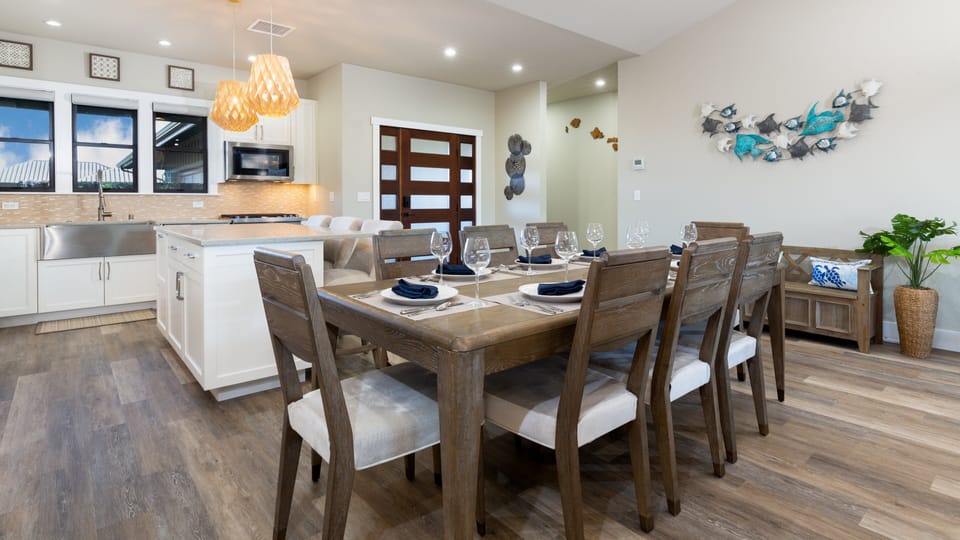 Indoor dining with room for 8 at table, and 3 at island