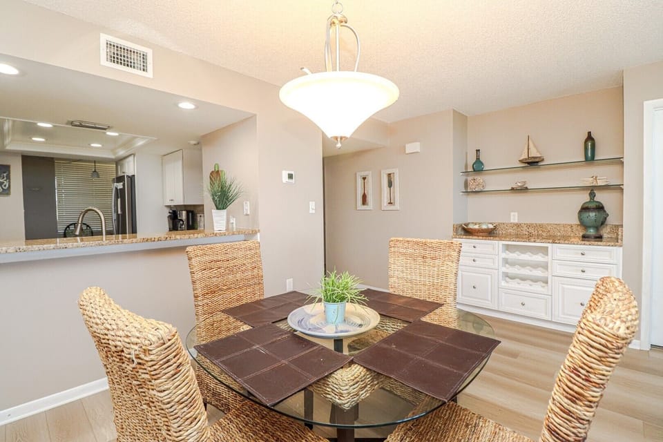 St. Augustine Beach Rentals Dining Room