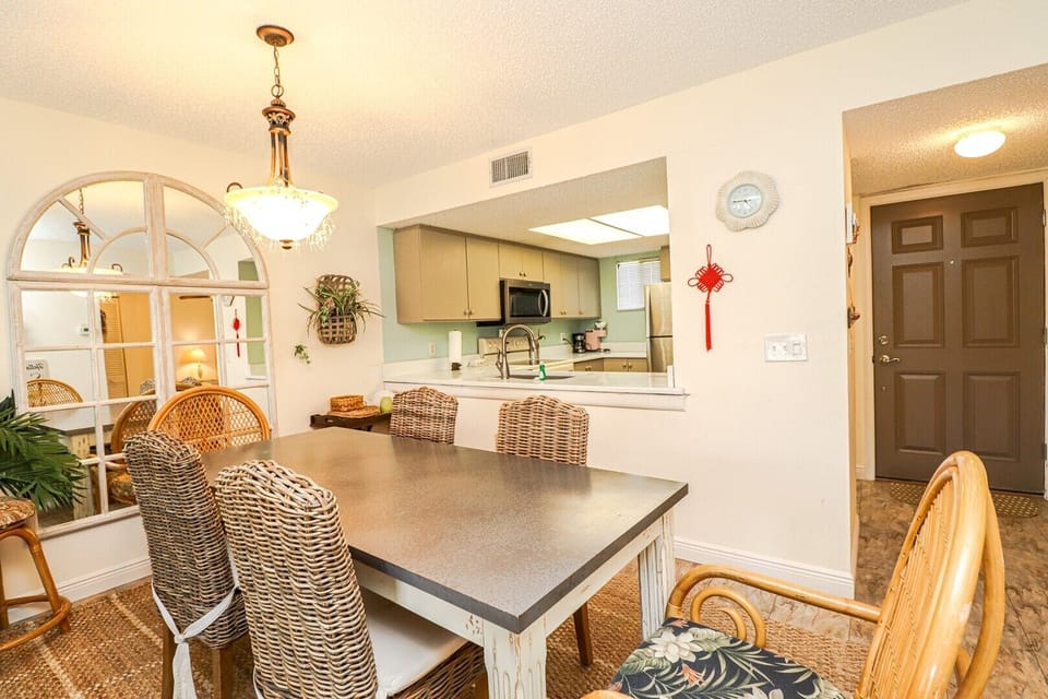 St. Augustine Beach Rentals Dining Room