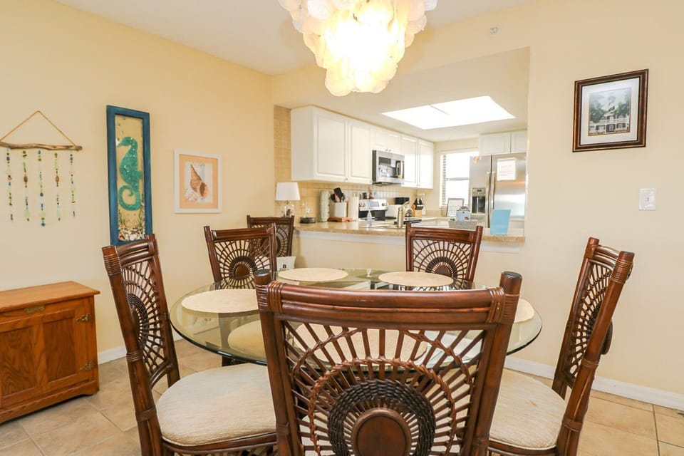 St. Augustine Beach Rentals Dining Room
