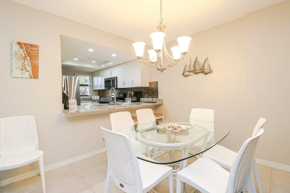 St. Augustine Beach Rentals Dining Room