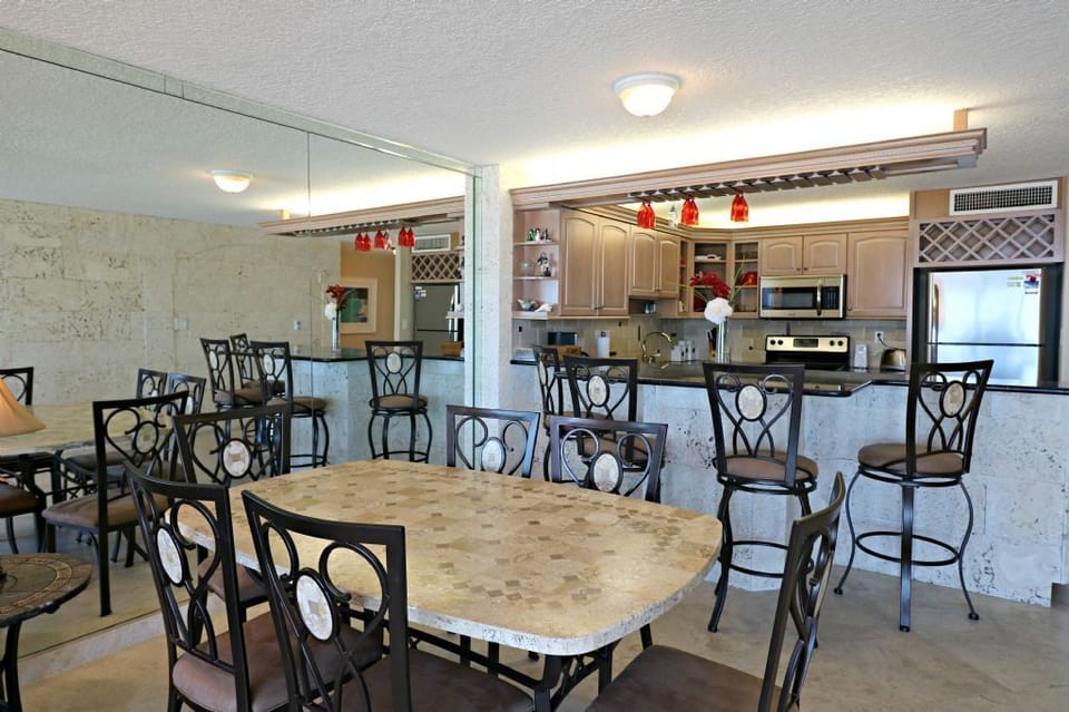 St Augustine Oceanfront Condos dining room