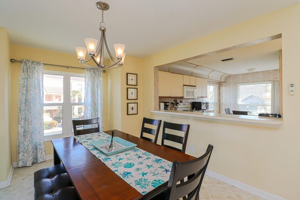 St. Augustine Beach Rentals Dining Room
