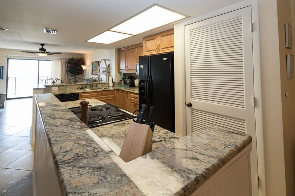 Oceanfront Vacation Rentals Kitchen