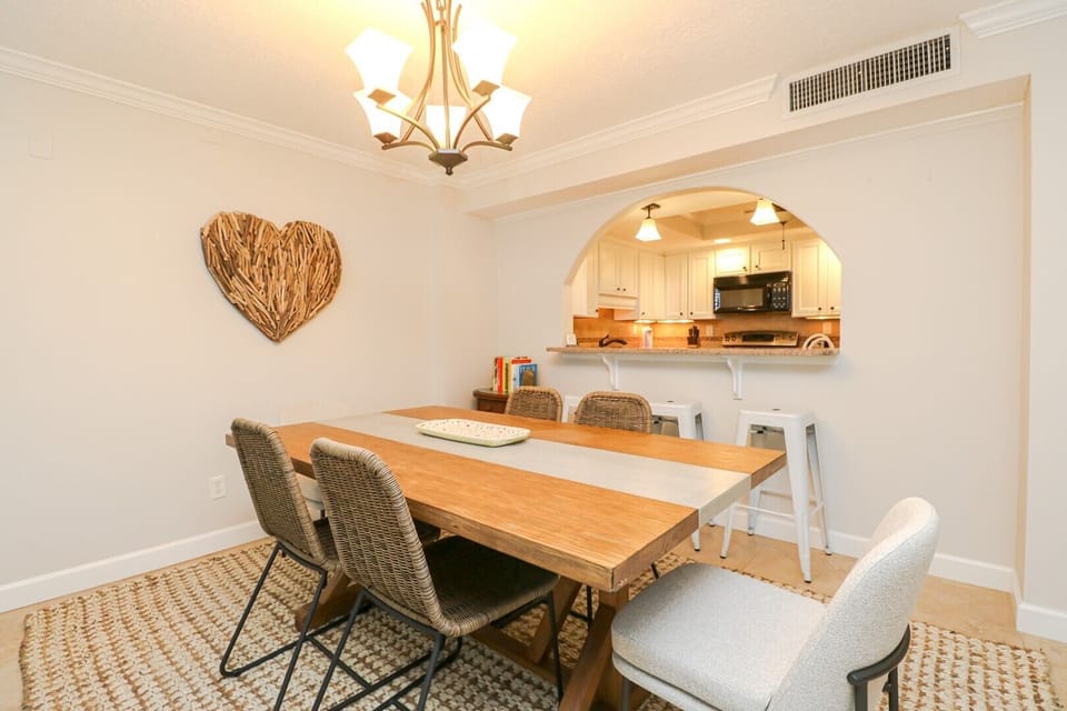 St. Augustine Beach Rentals Dining Room