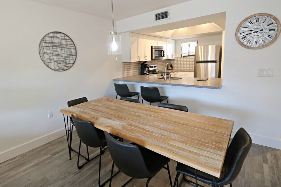 St. Augustine Beach Rentals Dining Room