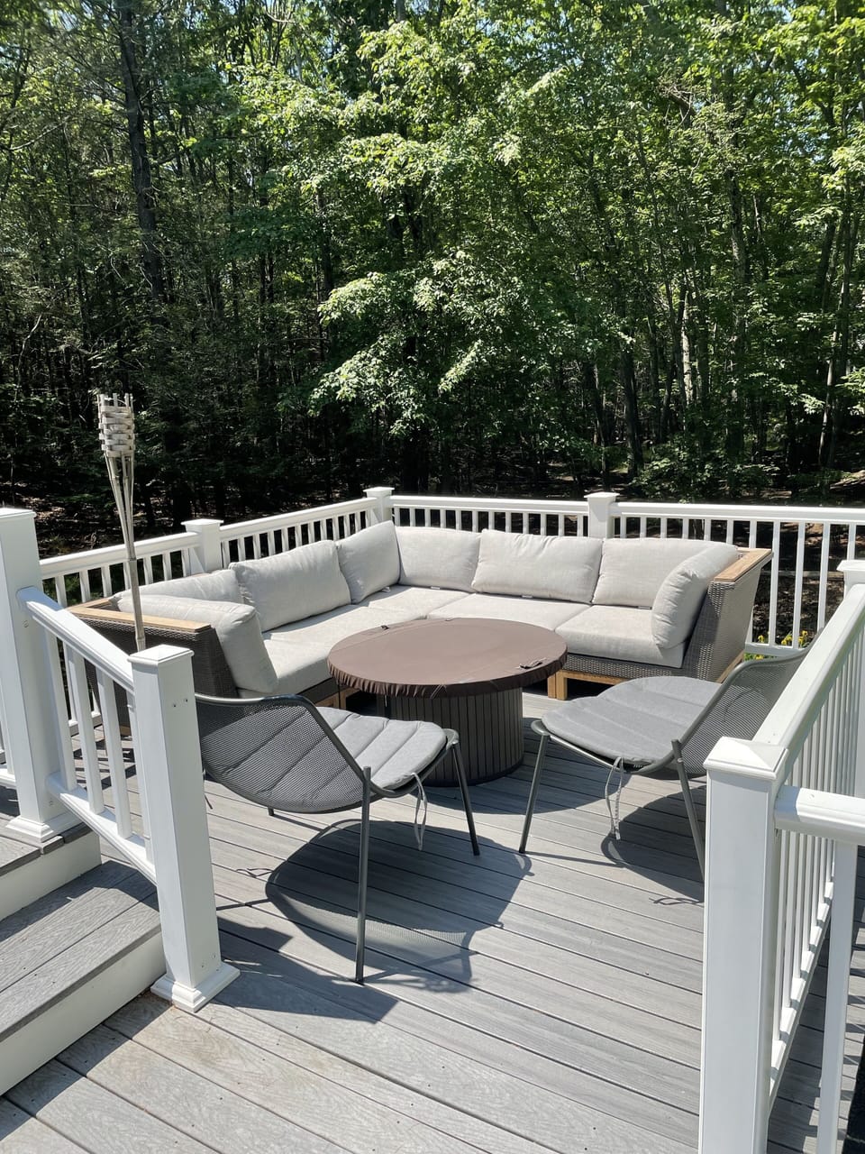 Lounge/firepit deck