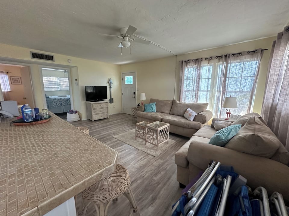 GEM located on the 2nd floor
2 bedroom 1 bath 
