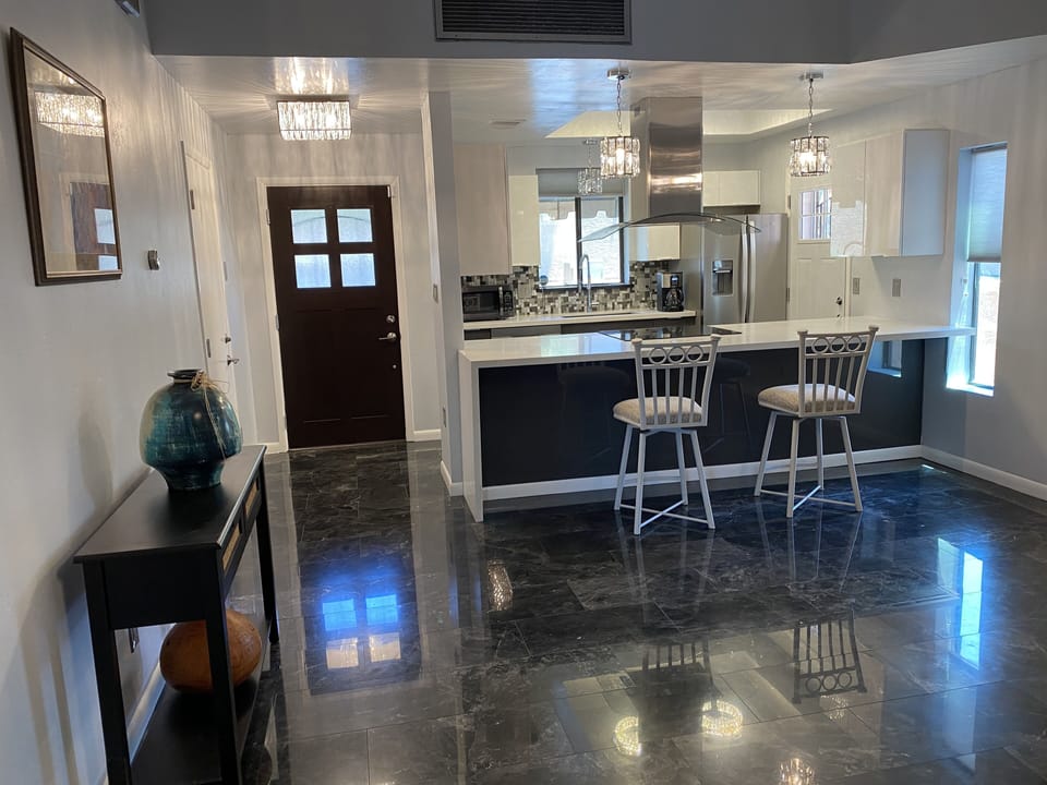 Kitchen bar and kitchen