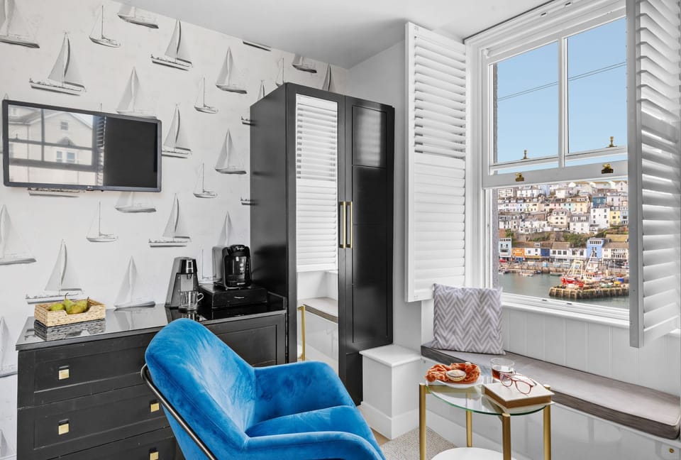 Seating area with view - Golden Vanity Suite