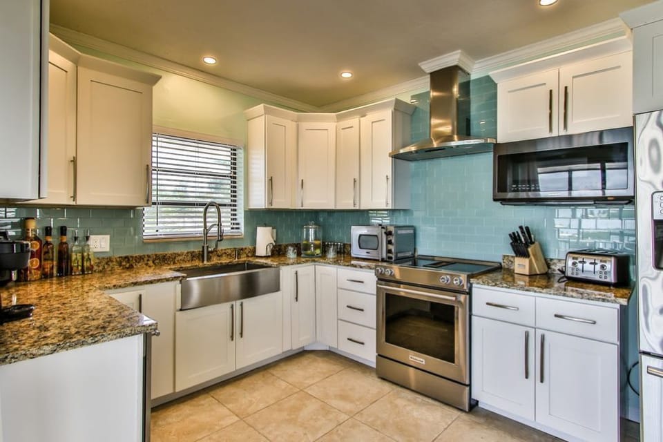 Spacious Gourmet Kitchen! 