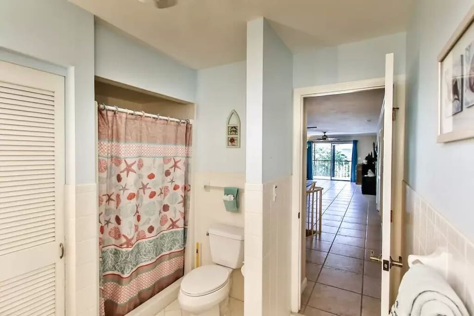 2nd Upstairs Bath