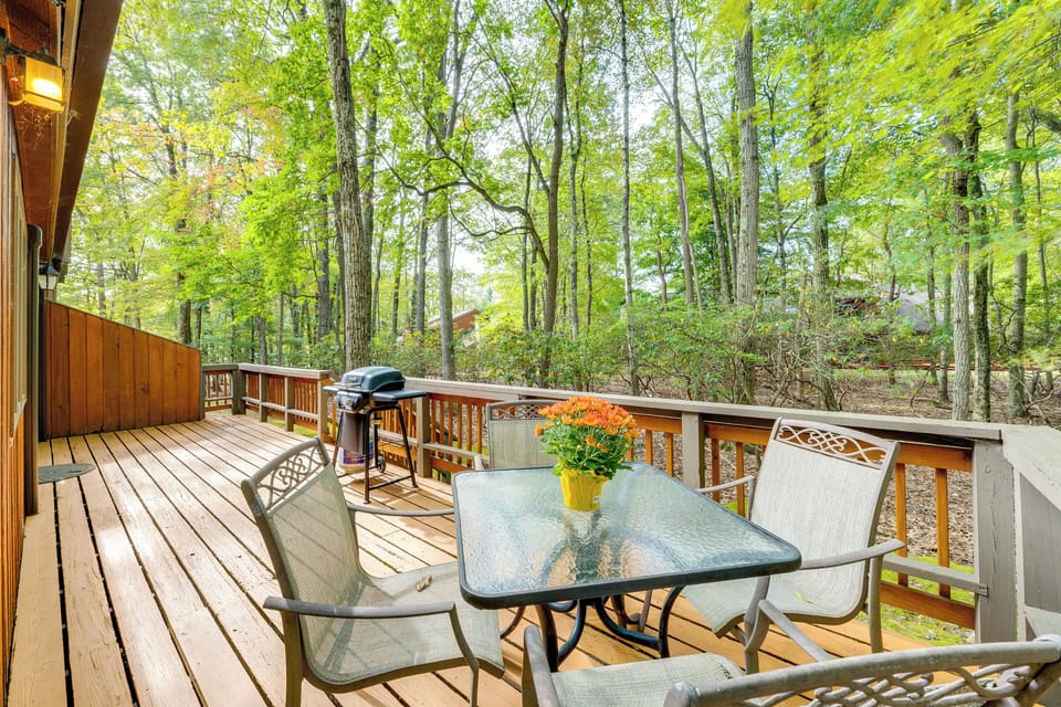 Lake Harmony Vacation Rental | 2BR | 2BA | 1,200 Sq Ft | Stairs Required