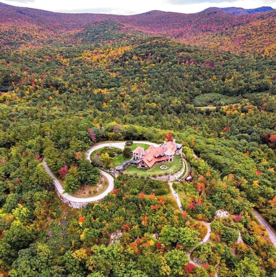 Castle In The Clouds is a historical mountain museum,famous for lake viewing 