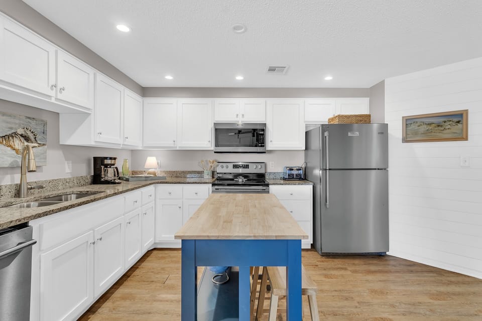 The Palms 8th Floor Penthouse. 3 bedrooms 3 bathrooms, sleeps 8. Managed by Island Rentals