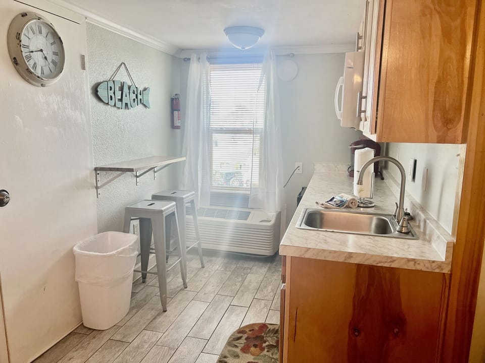 Studio condo equipped with a small kitchenette.