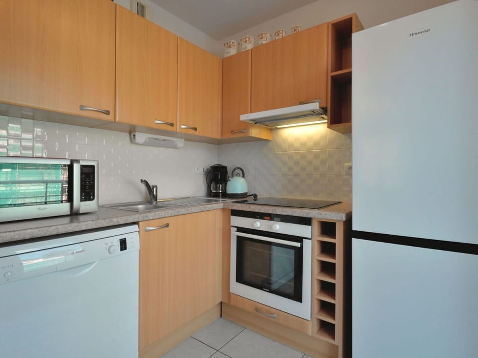 Cabinetry, Property, Countertop, Kitchen Appliance, Kitchen Stove, Kitchen, Wood, Home Appliance, Interior Design, Stove
