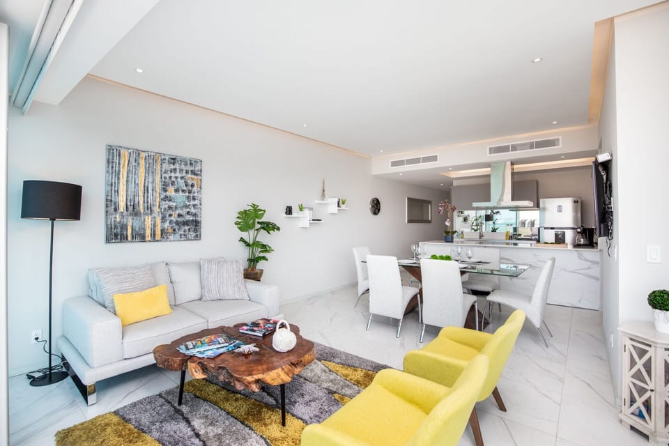 LUXURY FINISHES THROUGHOUT