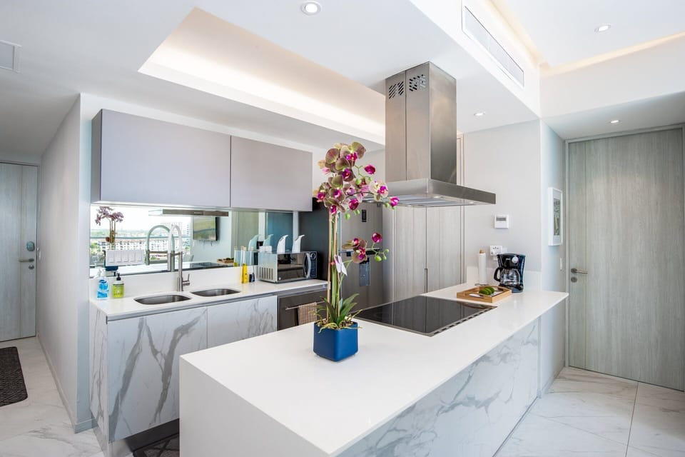MODERN KITCHEN