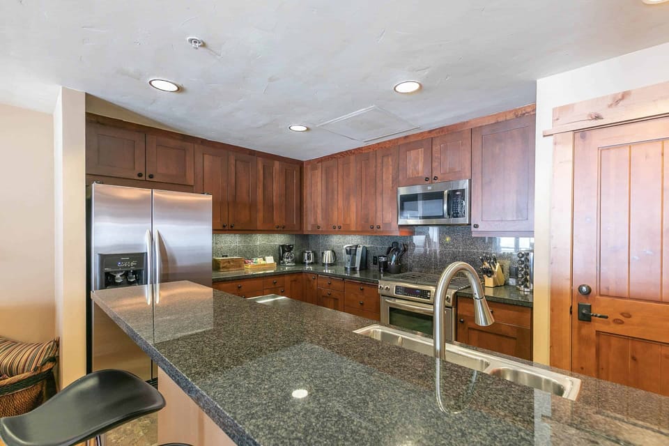 BGH310_017-017-Northstar Dr 310Kitchen12-3360x2240-300dpi_1