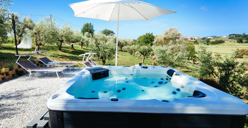 Outdoor spa tub