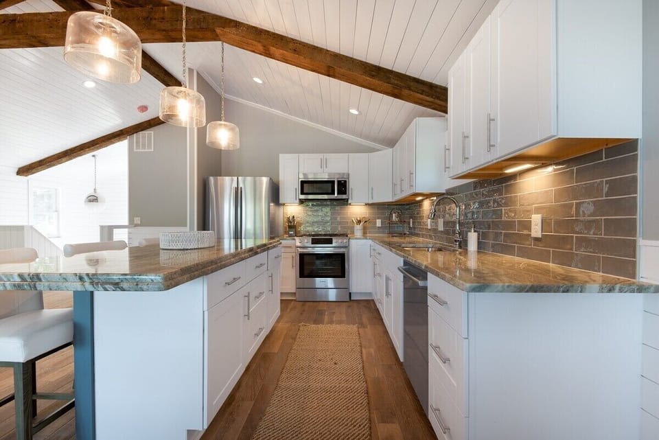 Fully equipped kitchen.