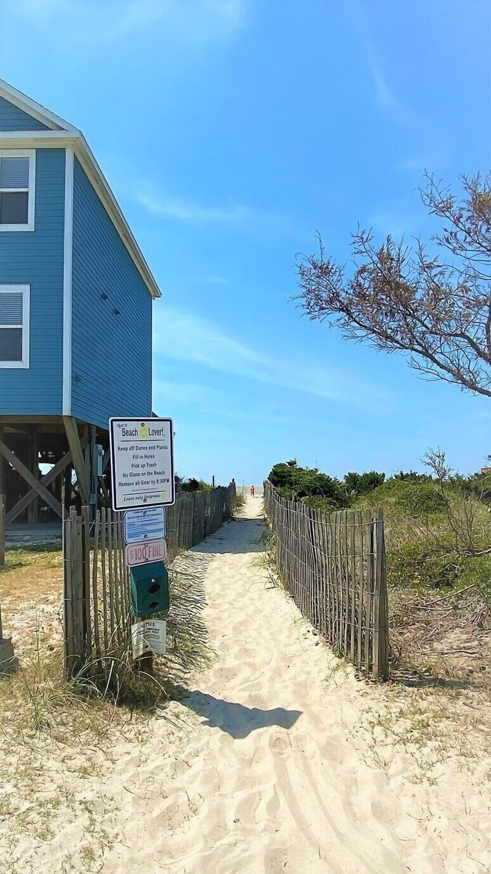 Easy access to the beach just across the street.  Here is the pathway.