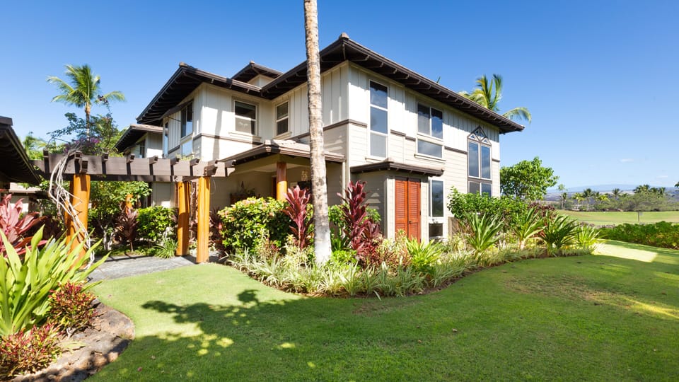 SIDE VIEW OF THE HOME
