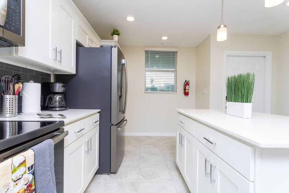 16-3111paradoxcir.-storeylakeunit105-1020
