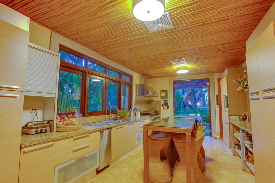 Golf views, large garden, outdoor furniture, hammocks, and BBQ