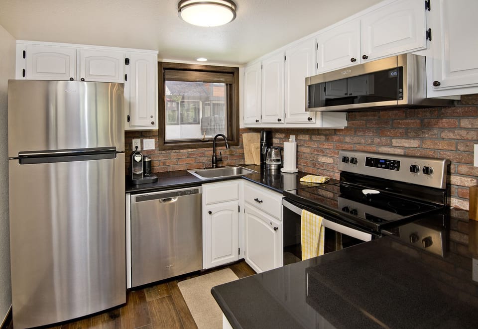Kitchen, with all the necessesities and new appliances.