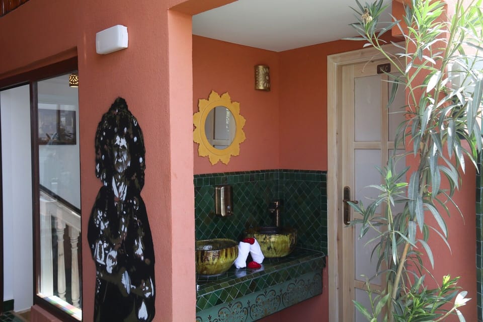 Riad Wazani Square & Spa, Chambre Double Deluxe Bed and Breakfast in Marrakesh
