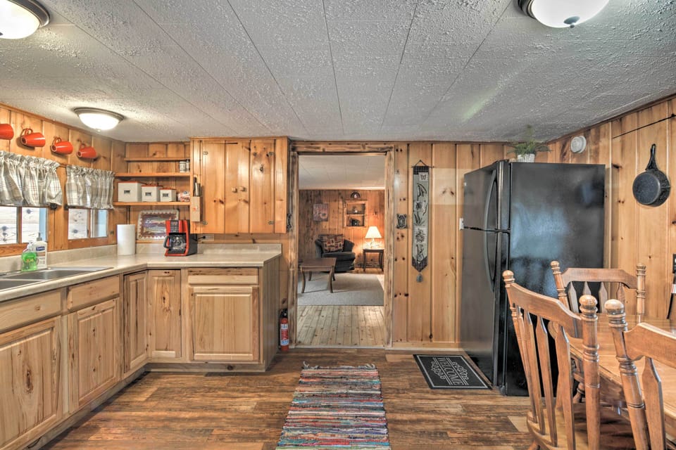 Kitchen | Trash Bags/Paper Towels Provided