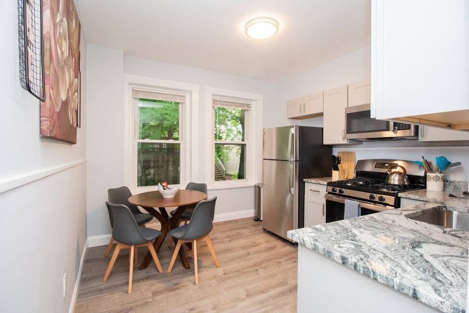 Kitchen, Has 4 seat dining table