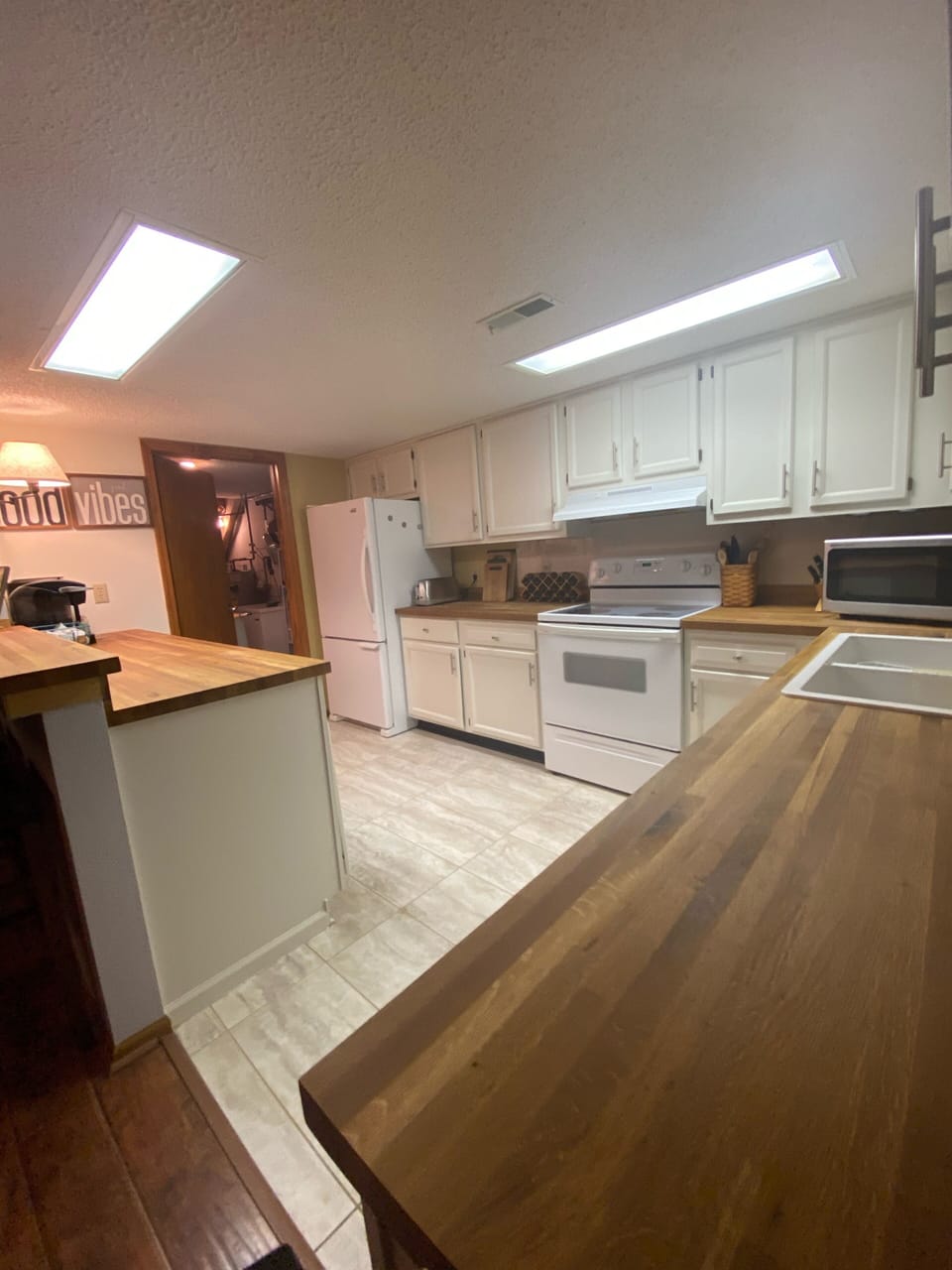Fully stocked Kitchen with ALL the equipment 