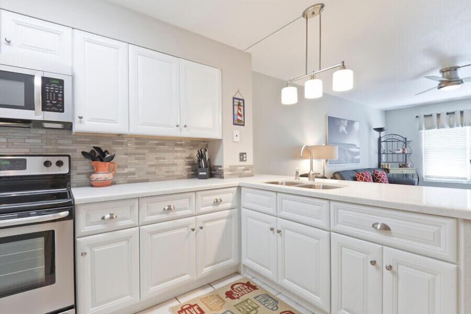 We've packed our kitchen full of everything you might need to make a homecooked meal for your family. Stock up on groceries and spices at our charming local grocery Blue Marlin South Padre Island!