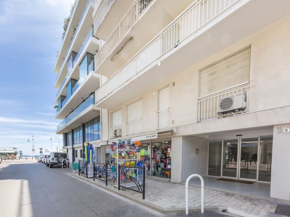 Entrance of the residence located only 30 meters to the beaches