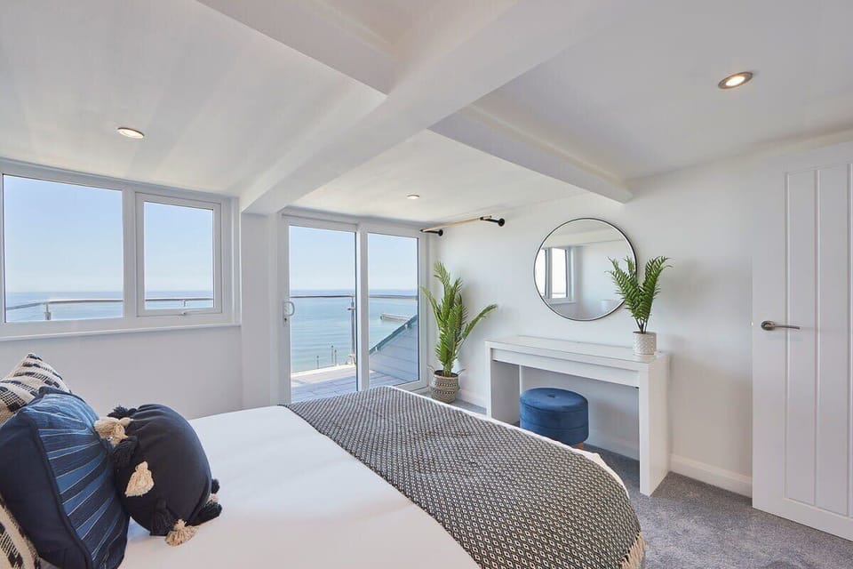 Pier View Penthouse, Whitby - Host & Stay