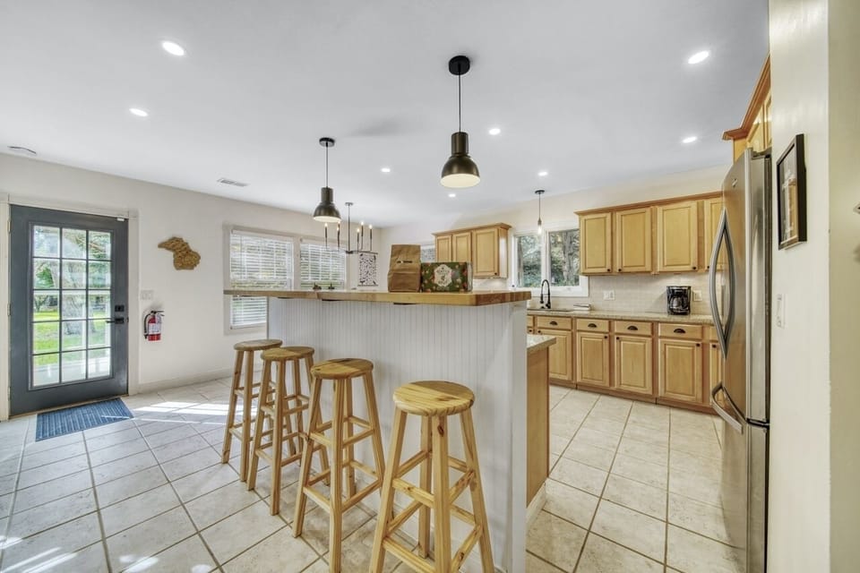 Island bar in the kitchen