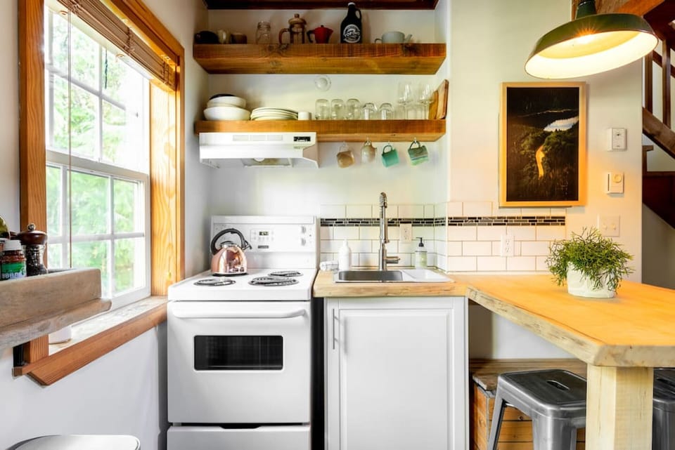 The kitchen is perfect for early risers cooking their favourite breakfast meals or for romantic evening dinners shared with your family and friends.